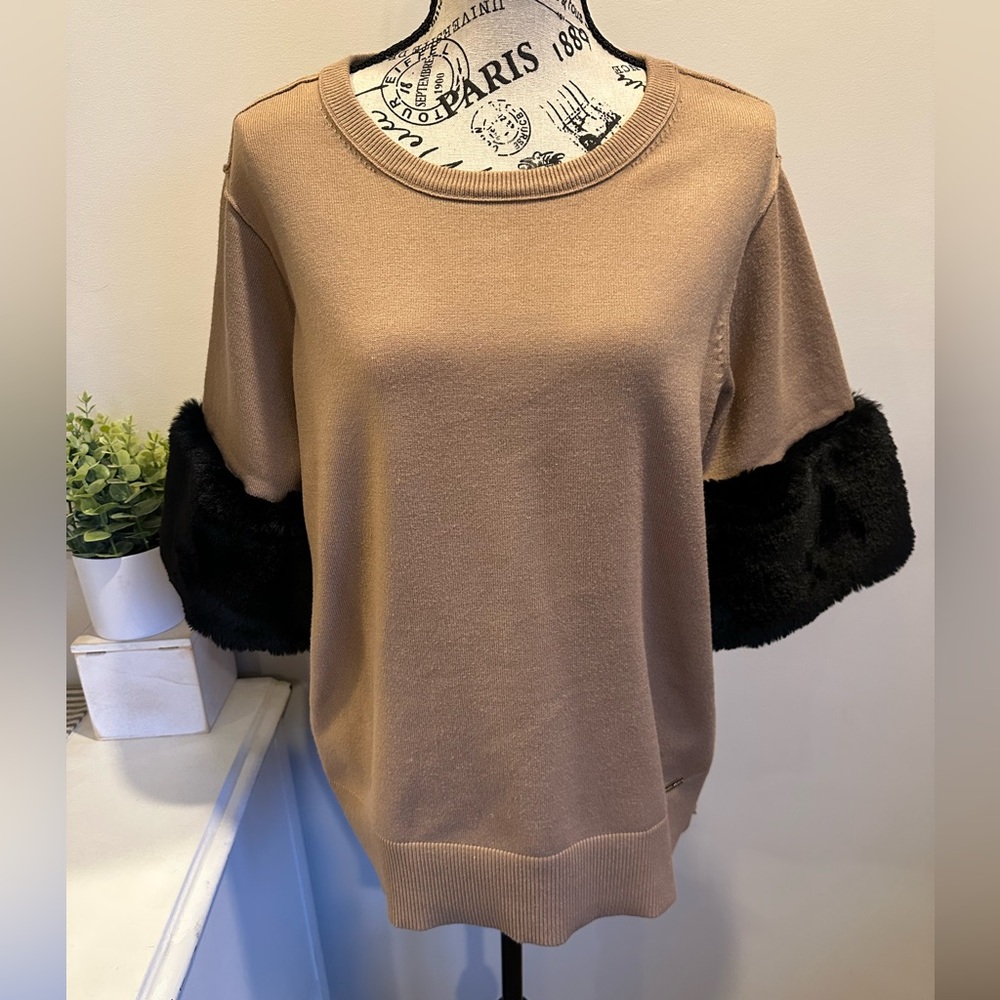 Michael Kors Camel Sweater with Black Faux Fur Cuffs Size Large Like New